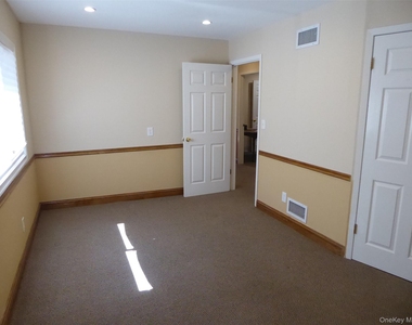 122 Forest Avenue - Photo Thumbnail 10