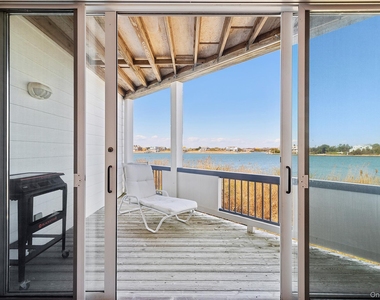 250 Dune Road - Photo Thumbnail 3