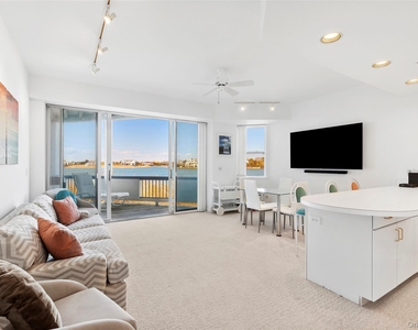 250 Dune Road - Photo Thumbnail 2