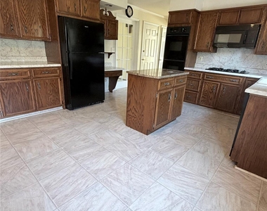 216 Maple Avenue - Photo Thumbnail 5