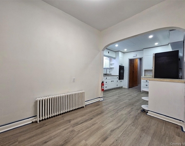 704 Tower Avenue - Photo Thumbnail 2