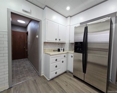 704 Tower Avenue - Photo Thumbnail 7