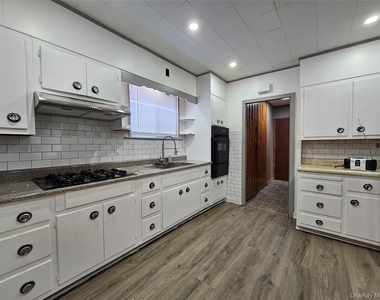 704 Tower Avenue - Photo Thumbnail 4