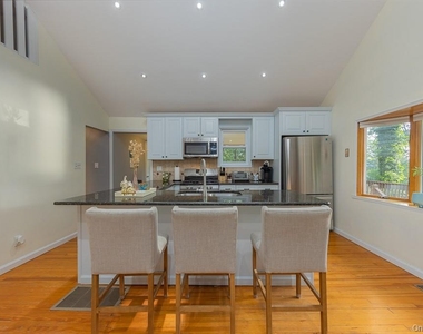 56 Bluff Avenue - Photo Thumbnail 8