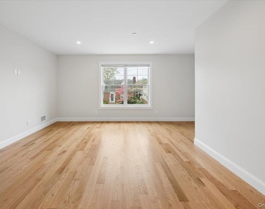 87 Crystal Street - Photo Thumbnail 6