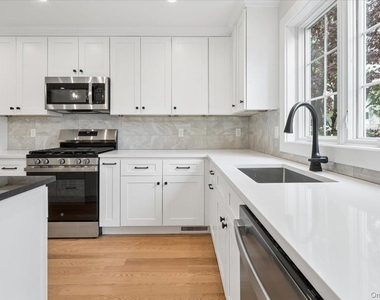 87 Crystal Street - Photo Thumbnail 2
