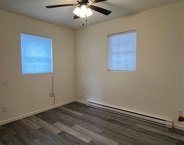 73 Webster Ave - Photo Thumbnail 7