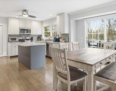 20 Stuart Court - Photo Thumbnail 13
