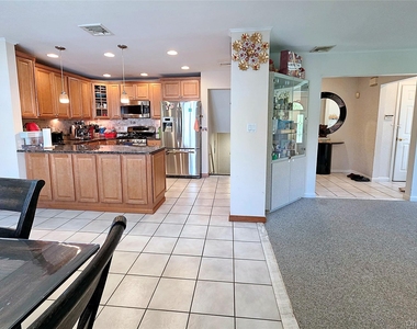110 Briarwood Lane - Photo Thumbnail 6