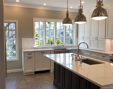 940 Smith Lane - Photo Thumbnail 5