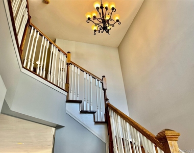132 Fairfield Drive - Photo Thumbnail 2
