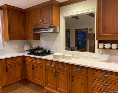 21 Westbank Road - Photo Thumbnail 5