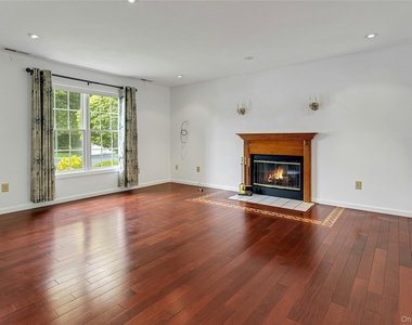 5801 Applewood Circle - Photo Thumbnail 3