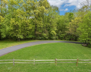 5801 Applewood Circle - Photo Thumbnail 18