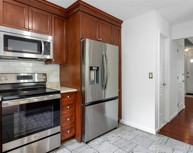 5801 Applewood Circle - Photo Thumbnail 7