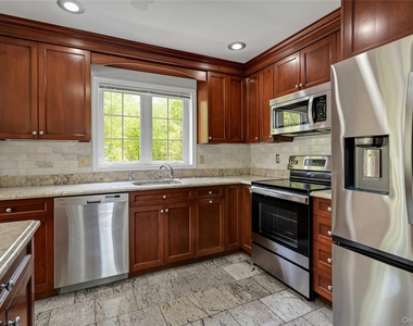 5801 Applewood Circle - Photo Thumbnail 6