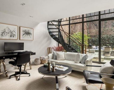 164 E 70th Street - Photo Thumbnail 15