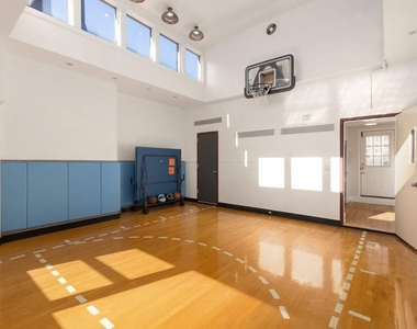164 E 70th Street - Photo Thumbnail 33