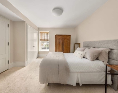 164 E 70th Street - Photo Thumbnail 32