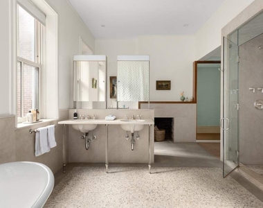 164 E 70th Street - Photo Thumbnail 28
