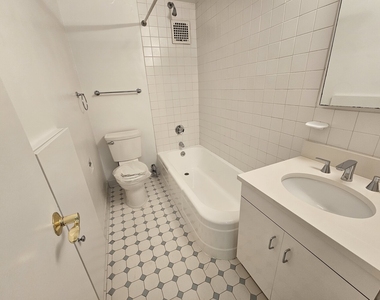 40 Central Park S - Photo Thumbnail 9