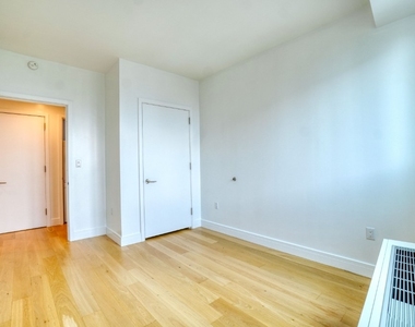 24-16 Queens Plaza S - Photo Thumbnail 8