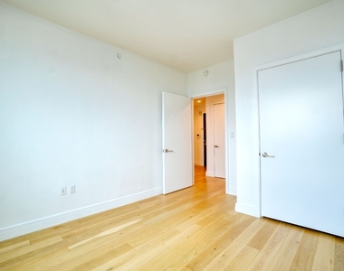 24-16 Queens Plaza S - Photo Thumbnail 9