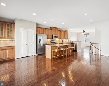 7106 Santa Cruz Place - Photo Thumbnail 7