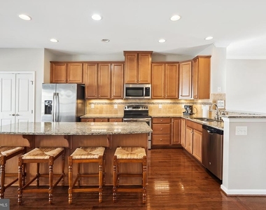 7106 Santa Cruz Place - Photo Thumbnail 8