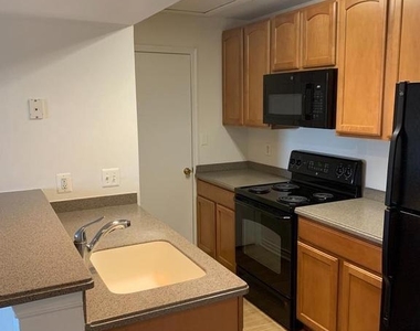 12161 Penderview Terrace - Photo Thumbnail 8