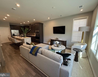 7567 Sawyer Farm Way - Photo Thumbnail 5