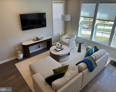 7567 Sawyer Farm Way - Photo Thumbnail 3