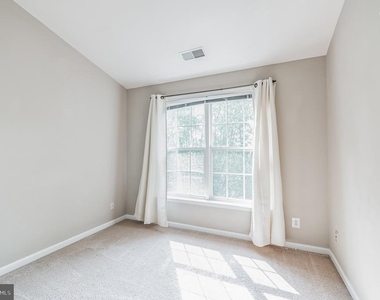 12876 Fair Valley Court - Photo Thumbnail 16