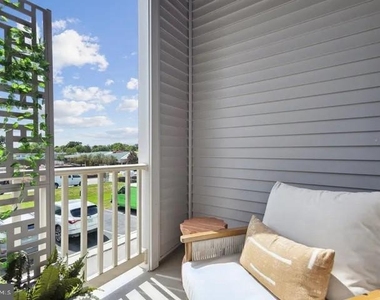 2111 Acadia Road - Photo Thumbnail 10
