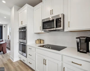 2111 Acadia Road - Photo Thumbnail 4