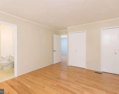 8302 Moline Place - Photo Thumbnail 15