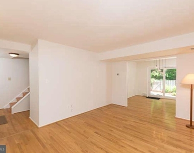 8302 Moline Place - Photo Thumbnail 8