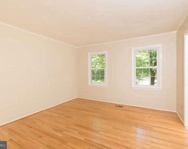8302 Moline Place - Photo Thumbnail 13