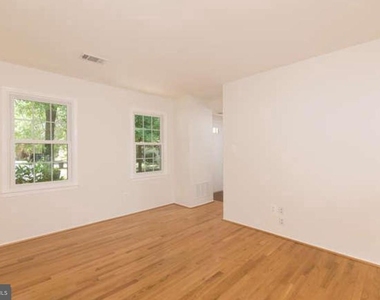 8302 Moline Place - Photo Thumbnail 11