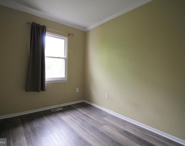 953 Ferndale Avenue - Photo Thumbnail 16