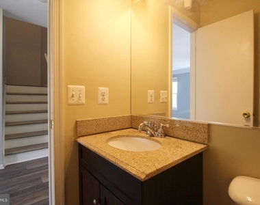 953 Ferndale Avenue - Photo Thumbnail 9