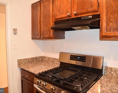 3814 Lyndhurst Drive - Photo Thumbnail 2