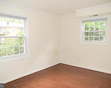 3814 Lyndhurst Drive - Photo Thumbnail 3