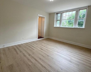 501 Charlotte Street - Photo Thumbnail 10