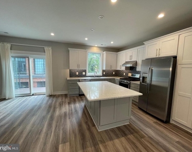 307 Charles Street - Photo Thumbnail 5