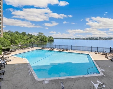 501 Slaters Lane - Photo Thumbnail 12