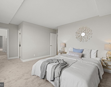 501 Slaters Lane - Photo Thumbnail 3
