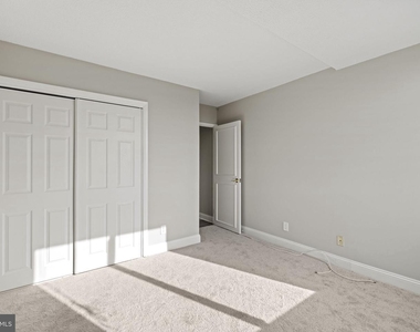 501 Slaters Lane - Photo Thumbnail 6