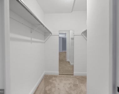 501 Slaters Lane - Photo Thumbnail 4