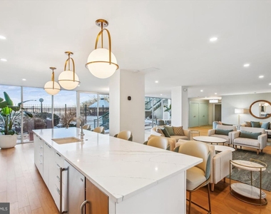 501 Slaters Lane - Photo Thumbnail 10